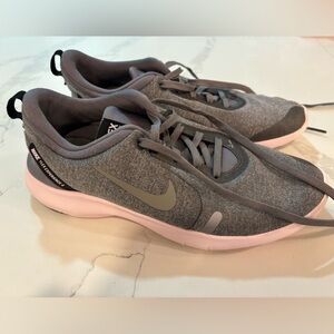 Nike Womens Flex Experience - Size 9